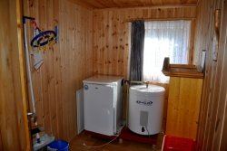 Abstellkammer mit Gefrierschrank