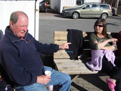 Dieter spricht über andere.