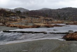 Die Felsen ganz glatt.