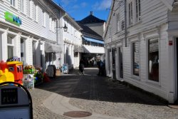 Schmale Gassen mit alten Holzhäusern