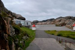 Links die Ausstellungshalle, hier finden viele Veranstaltungen statt