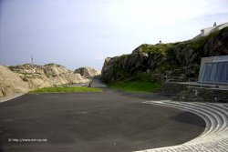 Rechts das Restaurant mit Vortragssaal.