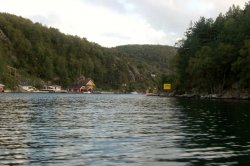 Rosfjord, Belland Einfahrt hinter Børøy